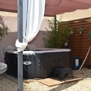 Loft Le Mistral Avec Extérieur En Saison Maillane